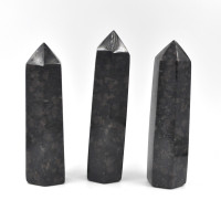 Garnet in Basalt obelisk 6-sided 1KG