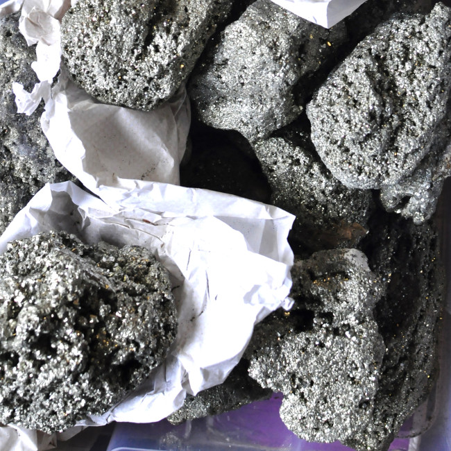 Pyrite clusters 7-15cm 1KG