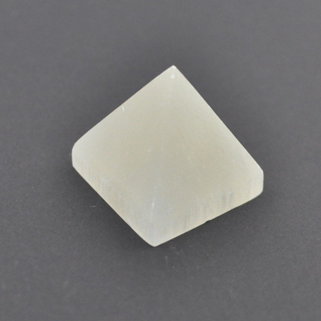 Selenite pyramid 4cm